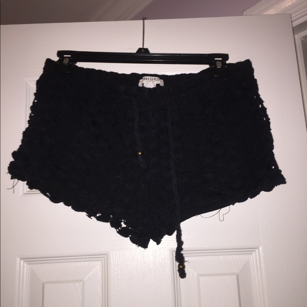 Knitted crotchet floral print shorts